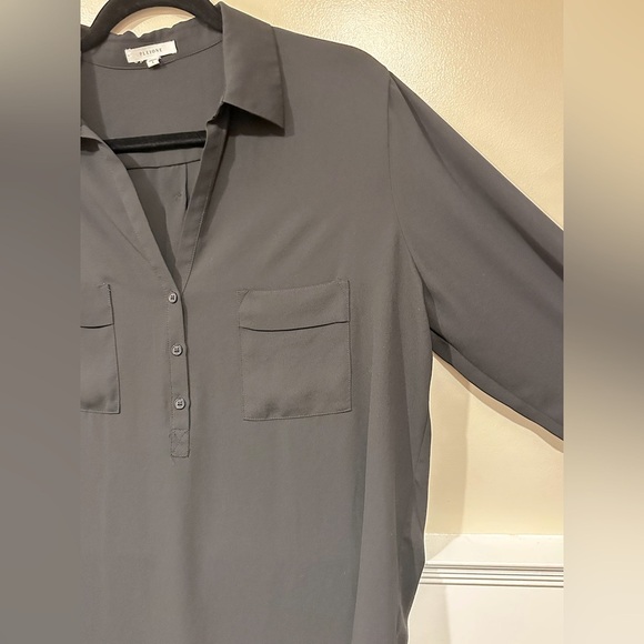 Elegant Black Blouse - Picture 3 of 6